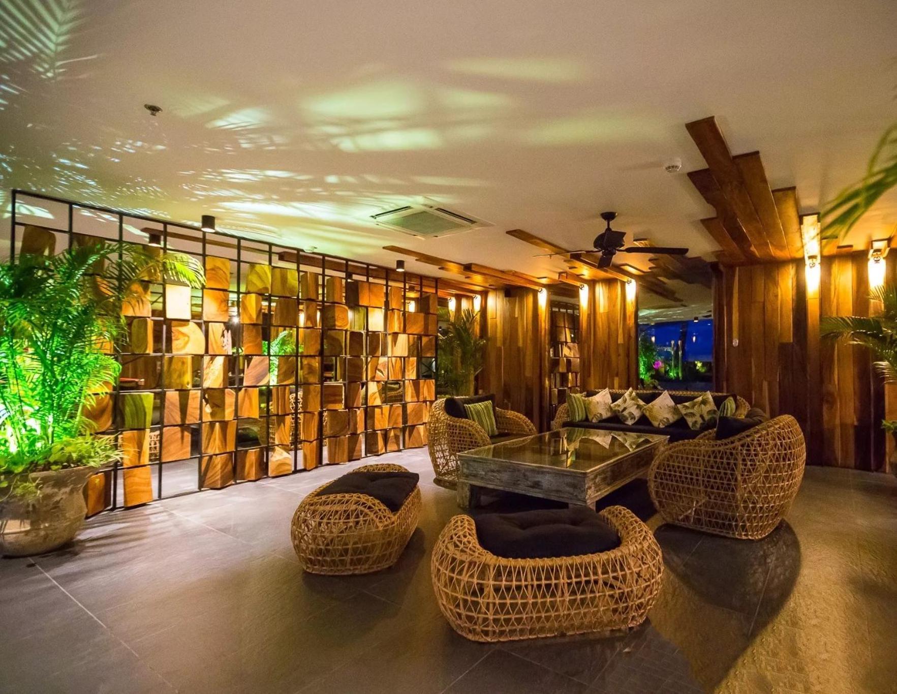 Luxurious Beachfront Pattaya Exterior photo