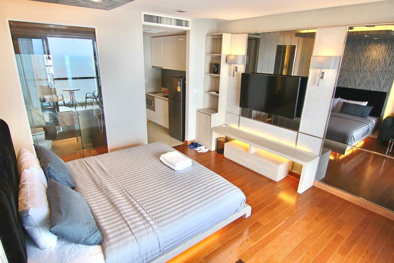 Luxurious Beachfront Pattaya Exterior photo